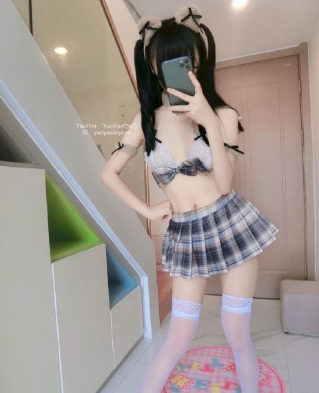 裙子里的是怪兽