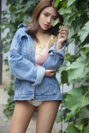 年轻女秘书的目的