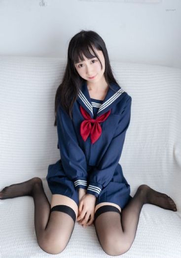 美女脱去内衣露出胸软件