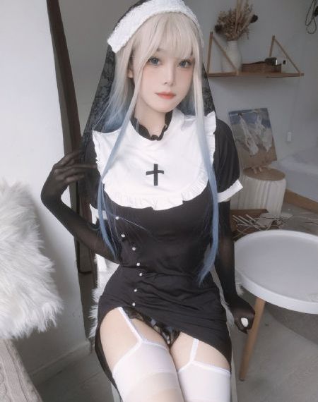 免费看美女洗澡全身光子
