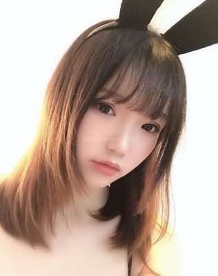 趴在厨房撅着大白屁股视频