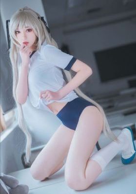 富婆找两个黑人3p在线视频